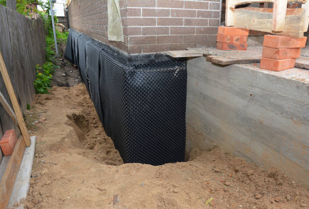 Happy homeowners after waterproofing job in De Mossville